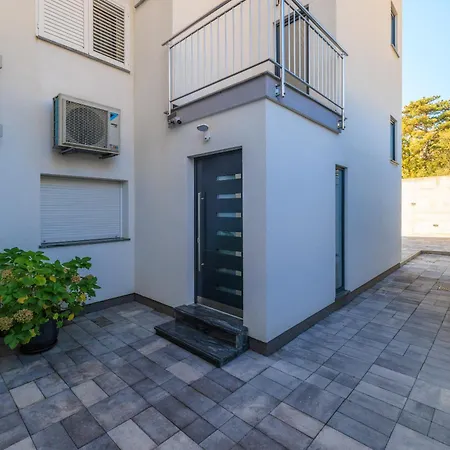 Sunshine E Apartament *