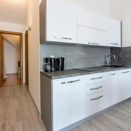 Sunshine E Apartment