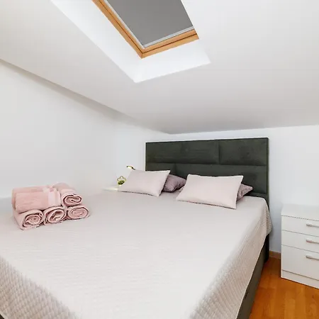 Sunshine E Apartment *