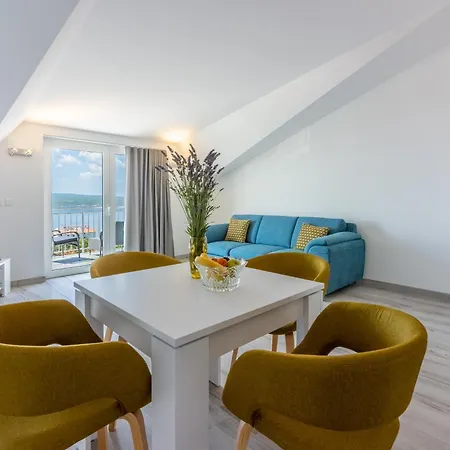 Sunshine E Apartment