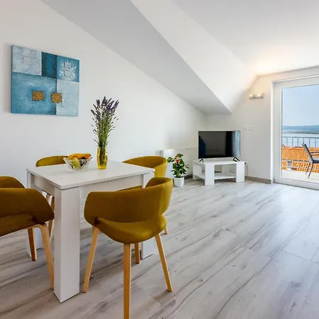 Sunshine E Apartment