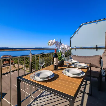 Sunshine E 茨里克韦尼察