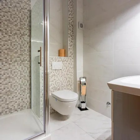 Sunshine E 茨里克韦尼察