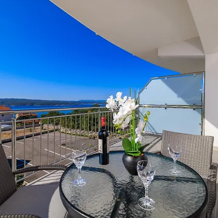 Sunshine E * 茨里克韦尼察