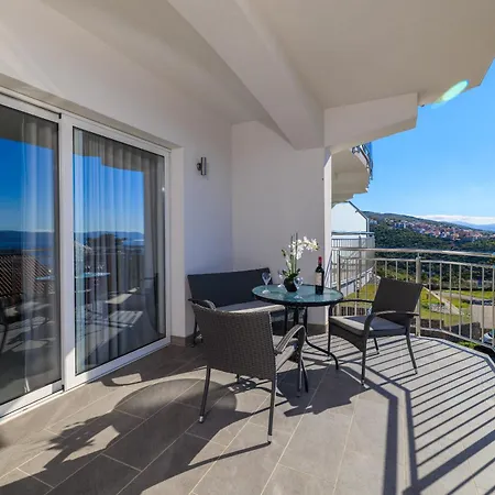 Sunshine E Apartment *