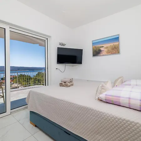 Sunshine E 茨里克韦尼察